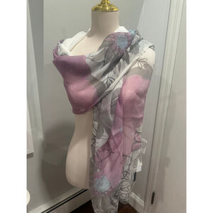 Fraas NWT | Women’s Fl
oral White Purple Scarf One Size
Measurements: 70x27.5